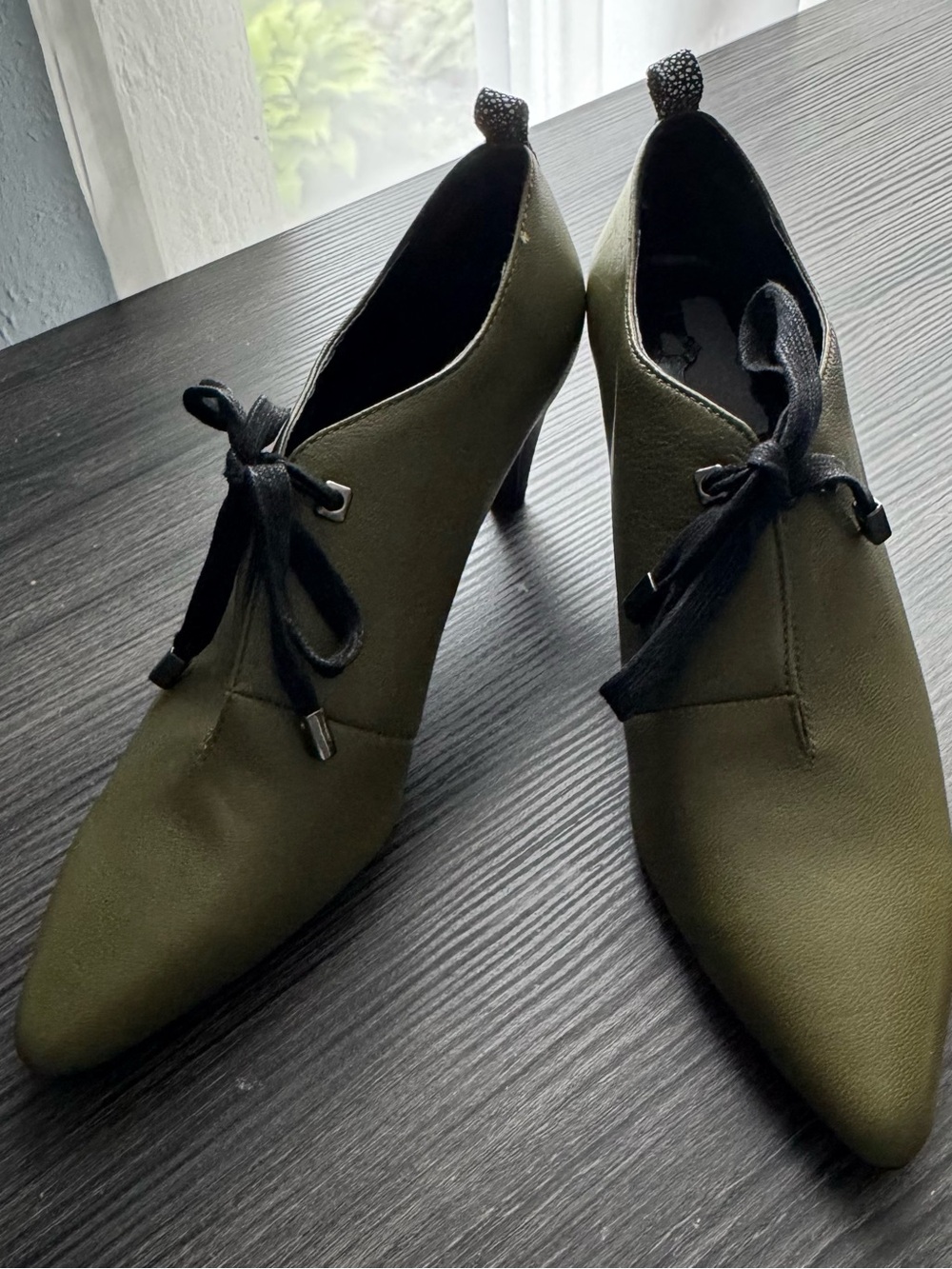 Logo Ivy Green Leather Ankle Bootie with Tie Brenda Pumps 6.5 M Lori Goldstein
